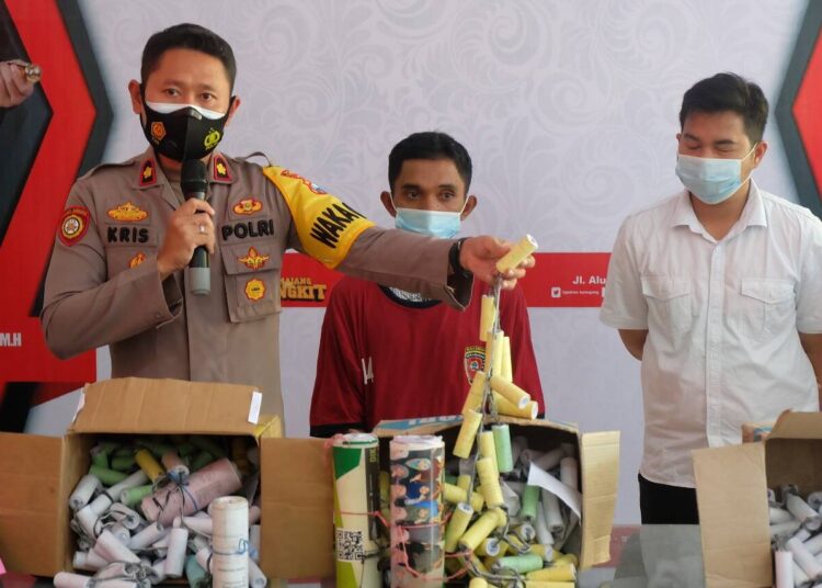 Polres Lumajang Ungkap Pelaku Pembuat dan Penjual Ratusan Petasan Tanpa Ijin