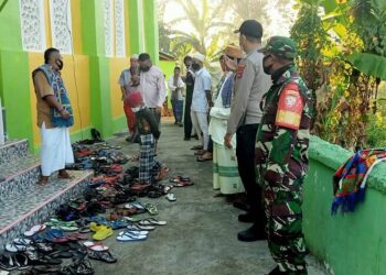 Dandim 1622 Alor Sebar Anak Buahnya Amankan Masjid dan Gereja
