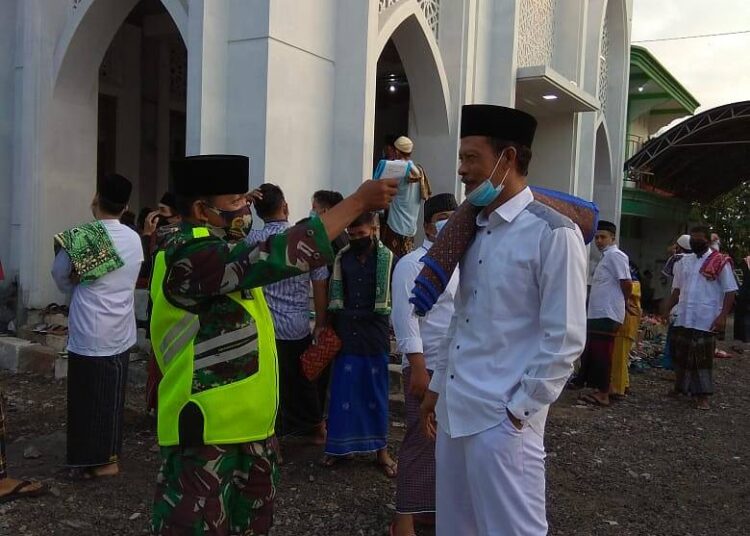 Saat Prajurit TNI di Jajaran Kodim 0812 Disiagakan Untuk Awasi Prokes Sholat Idul Fitri