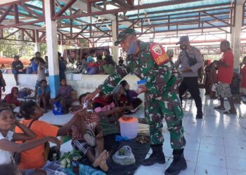 Aparat TNI-Polri Operasi Yustisi dan Bagi Masker