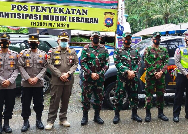 Dandim 0311/Pessel Dampingi Tim Gabungan Pengecekan Pos Penyekatan Sumbar-Jambi