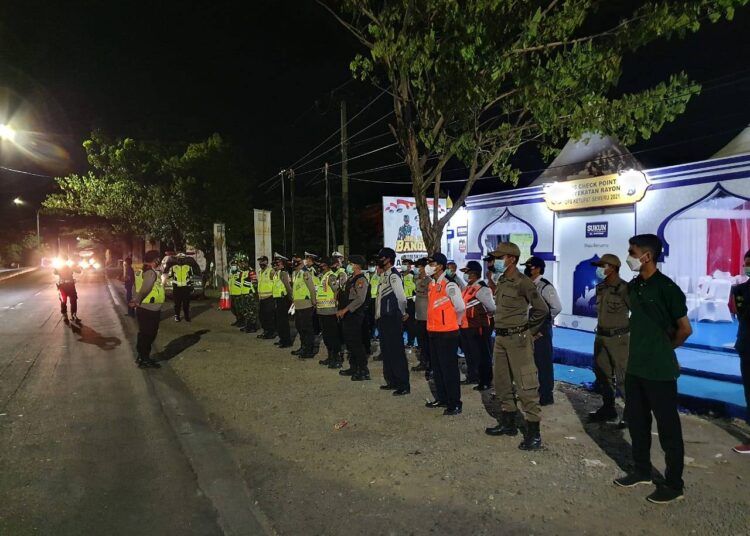 24 Jam Aparat Gabungan TNI Polri dan Pemkab di Lamongan Terus Berjaga di Pos Penyekatan Peniadaan Mudik