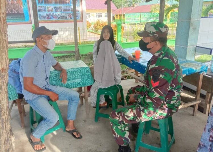 Babinsa Pantau Lebaran H+3, Sekaligus Berikan Himbauan Prokes