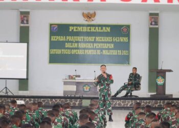 Dalam Rangka Penyiapan Tugas Operasi, Dansatgas Pamtas Yonif 642/Kps Berikan Pembekalan Kepada Prajurit Yonif Mekanis 643/Wns