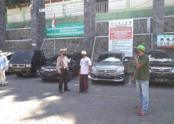 Polres Gresik Pastikan Prokes di Wisata Religi Makam Sunan Giri