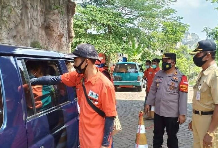 Polres Gresik Pastikan Penerapan Prokes Obyek Wisata Setigi