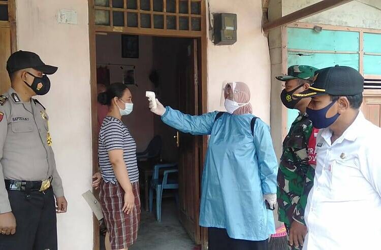 Babinsa dan Bhabinkamtibmas Bersinergi Melaksanakan Kegiatan PPKM Berbasis Mikro