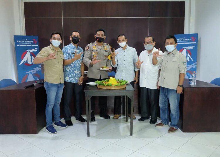 Kapolres Lumajang Hadiri Perayaan HUT Media Radar Semeru