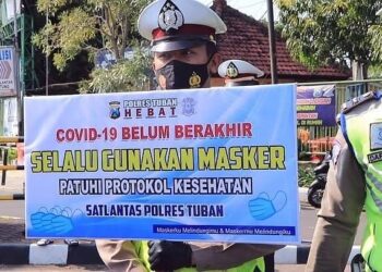 Ingatkan Masyarakat Bahwa Covid-19 Masih Ada, Polres Tuban Gelar Teatrikal