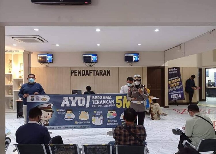 Satlantas Polres Gresik Gencar Laksanakan Sosialisasi Protokol Kesehatan Cegah Meningkatnya Kasus Covid-19