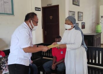 Selaku Orang Tua Asuh, Kasatintelkam Wakili Kapolres Lumajang Silaturahmi Dan Berikan Tali Asih Kepada Pelajar Papua