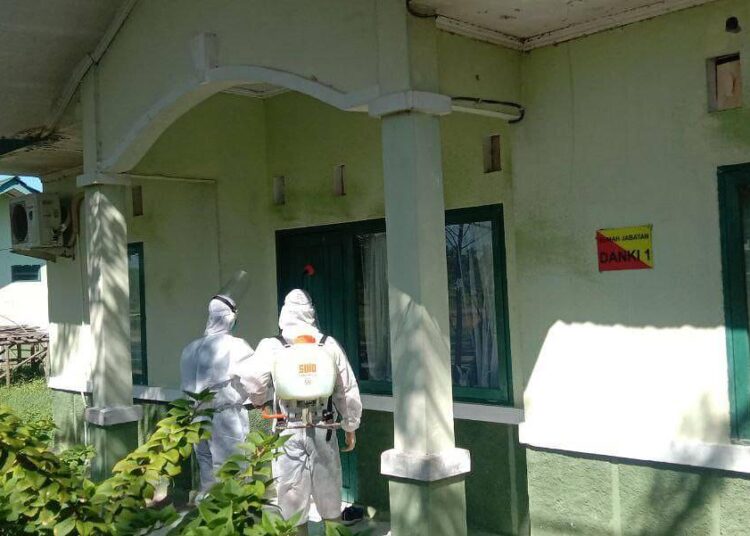 Cegah Covid-19, Yonkav 12/BC Laksanakan Penyemprotan Disinfektan di Lingkungan Asrama dan Perkantoran