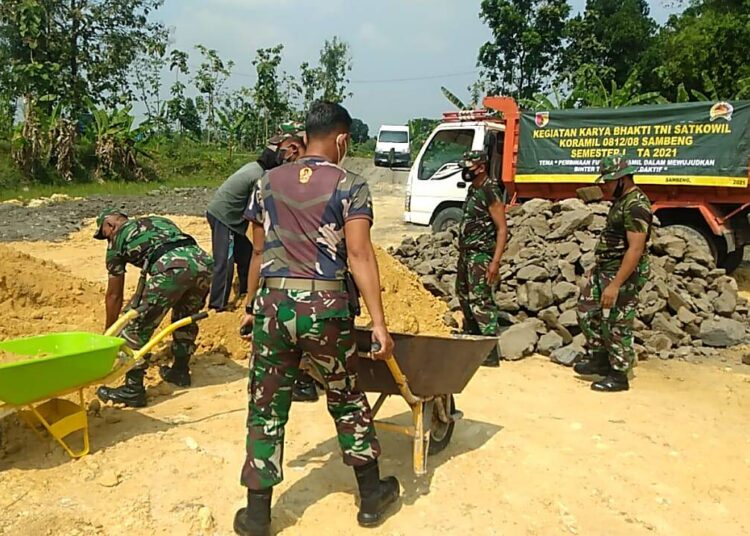 Koramil 0812/08 Sambeng Kompak Bekerja Bhakti Membangun Sarpras Lapangan Volly Ball