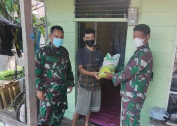 Selain Melakukan Pengawasan Pembangunan Sanpras TNI AD, Anggota Zidam XII/Tpr Peduli Kesulitan Masyarakat