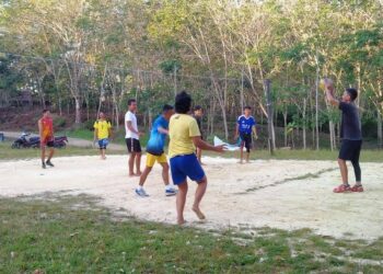 Membaur dengan Lingkungan, Personel Denzibang 1/Stg Olah Raga Bersama Warga