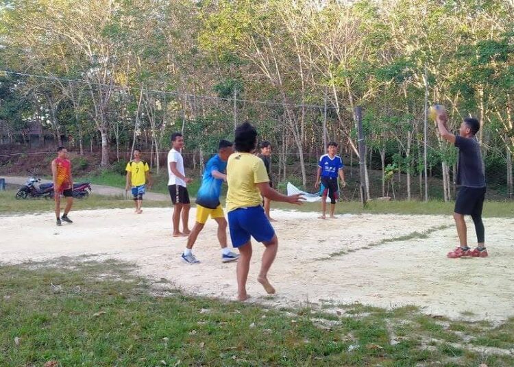 Membaur dengan Lingkungan, Personel Denzibang 1/Stg Olah Raga Bersama Warga