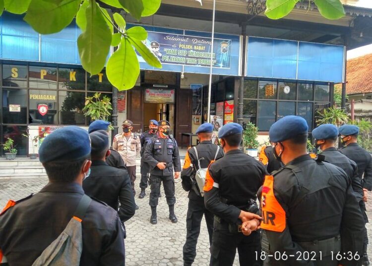 Kelapa Dua Korps Brimob Polri Turun Ke Lamongan Bantu Masyarakat Menanggulangi Penyebaran Covid-19