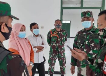 Kasdim 0812/Lamongan Tinjau Barak YON Zipur Sebagai Rumah Isolasi Langkah Awal Antisipasi Melonjaknya Angka Covid-19 di Lamongan