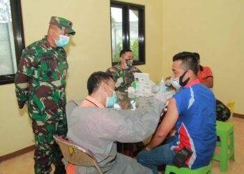 Kodim 0812 Lamongan Menerjunkan Anggotanya Untuk Menjadi Vaksinator Dalam Rangka Penanganan Covid 19 Menuju Indonesia Sehat