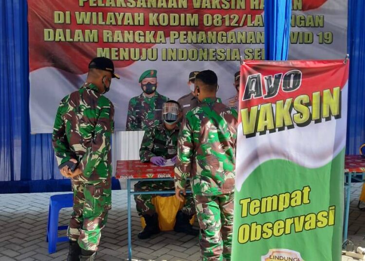 Kepala Staf Kodim 0812 Lamongan Pantau Langsung Pelaksanaan Vaksin Harian di PT BMI dan PT New Era