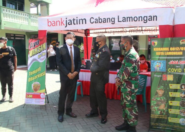 Bupati YES Tinjau Pelaksanaan Vaksinasi