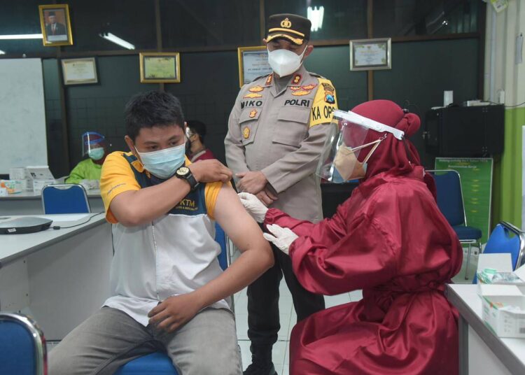 Polres Lamongan Lakukan Sidak Vaksinasi di Pabrik Gula Ngimbang Lamongan