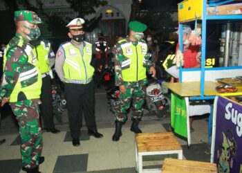 Dandim 0812 Lamongan Pantau Langsung Pelaksanaan PPKM Darurat Dengan Menggelar Patroli Gabungan