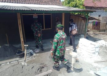 Dandim 0812 Lamongan Tinjau Langsung Pelaksanaan Program Renovasi Rumah Tidak Layak Huni (Rutilahu) di Kecamatan Ngimbang
