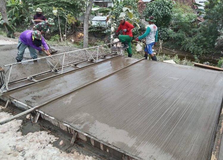 Pasiter Kodim 0812 Lamongan, Pastikan Kualitas Pembangunan Jalan Dalam Mengedepankan Kualitas Mutu Bangunan