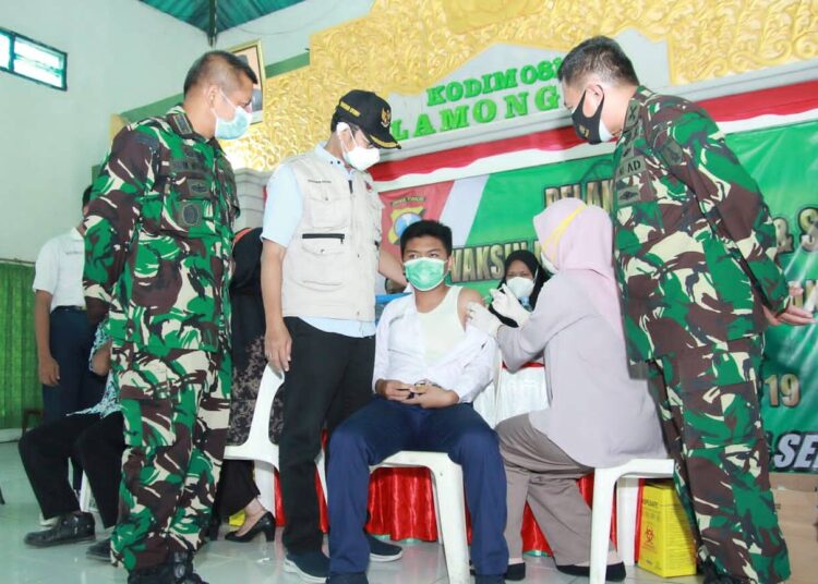 Anak SMP Dan SMA Keluarga Besar TNI Kodim 0812 Lamongan Diberikan Vaksin