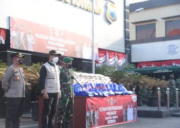 Pelepasan Bansos PPKM Darurat Dilaksanakan Dihalaman Polres Dan Dipimpin Bupati Lamongan
