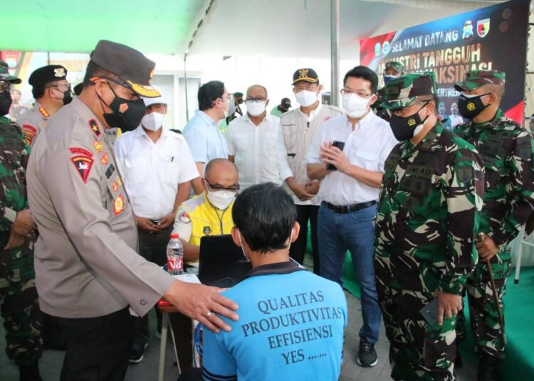 Kunker di Lamongan, Pangdam V Brawijaya Dan Wakapolda Jatim Ajak Masyarakat Jadikan Protokol Kesehatan Sebagai Kebutuhan