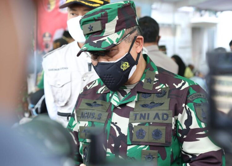 Kunjungan Kerja di Lamongan, Pangdam V/Brawijaya Dan Wakapolda Ajak Masyarakat Untuk Jadikan Prokes Sebagai Kebutuhan