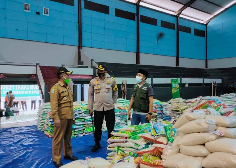 Bantuan 19.681 Sak Beras Disalurkan Forkopimda Lumajang Kepada Masyarakat Terdampak PPKM