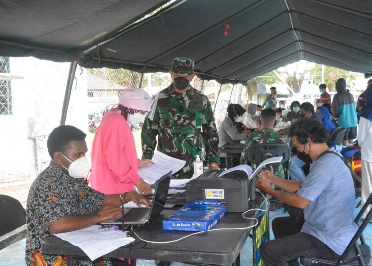 Danrem 172/PWY Tinjau Serbuan Vaksinasi Dosis Kedua TNI-Polri Bersama Pemkot Jayapura
