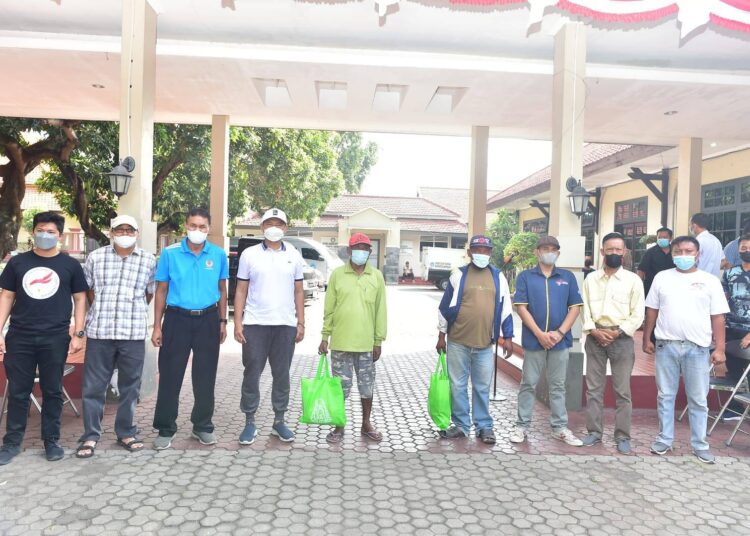 Masyarakat Terdampak Pandemi Terima Bansos Dari ESI Lamongan