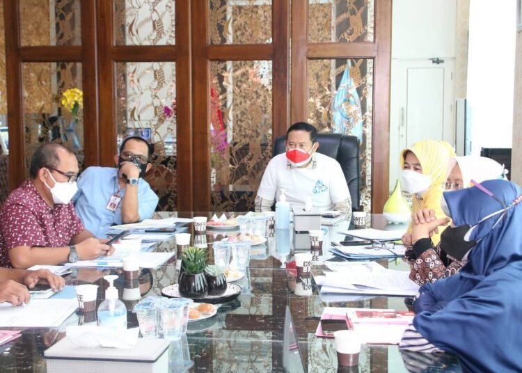 Manfaatkan Limbah TPST Samtaku Menjadi Bahan Kaos