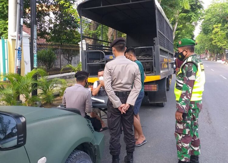 Pandemi Masih Ada, Petugas Gabungan di Bojonegoro Terus Lakukan Operasi Prokes