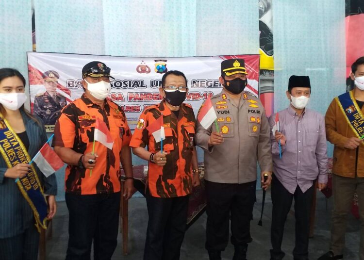 Penyaluran Bantuan Sosial Warga Terdampak Koordinasi Polres Kediri dan MPC Pemuda Pancasila Kota Kediri