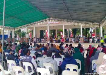 Antusias Masyarakat Terhadap Vaksinasi Meningkat, Berikut Penjelasan Dinkes terkait Membludak Peserta Vaksin di Alun-alun Lamongan