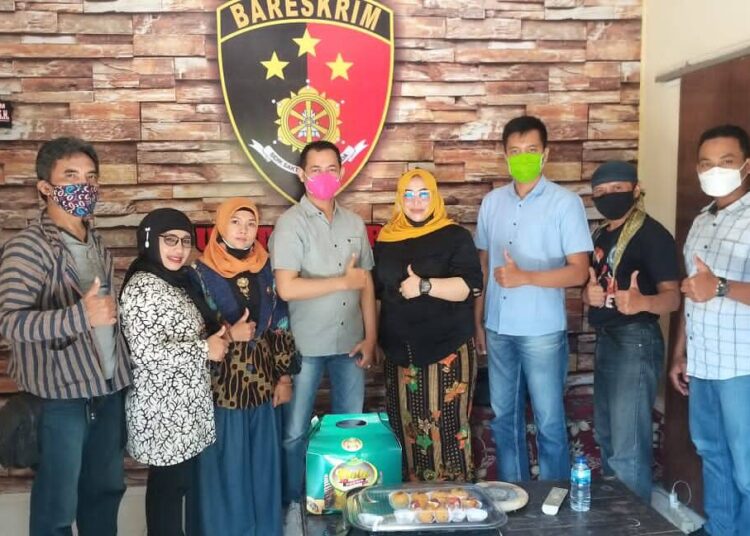 Kolaborasi Bersama Polres Kediri, FKBN Kediri Raya Salurkan Bansos Untuk Komunitas Seni Dan Pelaku UMKM Se-Kediri Raya