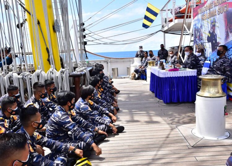 Kapal Latih TNI Angkatan Laut KRI Bima Suci Tiba di Raja Ampat