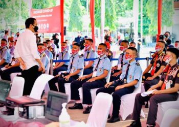 Presiden Jokowi Awali Kunjungan Kerja dengan Meninjau Secara Langsung Jalannya Vaksin di Ponorogo