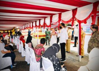 Bersama Ibu Negara, Presiden Jokowi Sidak Proses Vaksinasi di Sulawesi Selatan