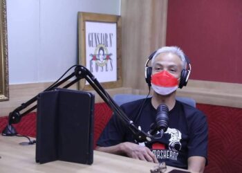 Ganjar Alih Profesi Jadi Penyiar Radio, Pendengar Minta Tips Cinta Sampai Laporan Pungli