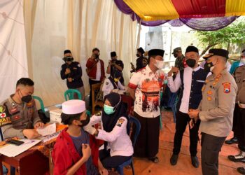Vaksinasi Santri, Kapolres Probolinggo : Kami Targetkan Semua Santri Tervaksin