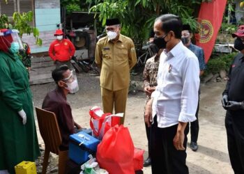 Presiden Jokowi Tinjau Kegiatan Vaksinasi Pintu ke Pintu di Provinsi Aceh