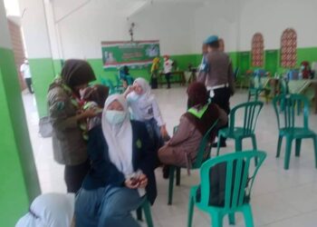 Sukseskan Vaksinasi Polsek Ujungpangkah Gandeng Pelajar MTs-Ma Ihyaul Ulum