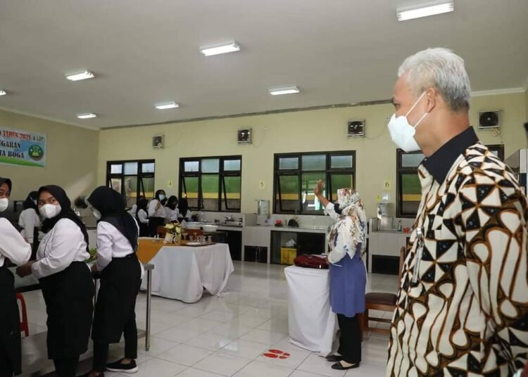 Temukan Pelanggaran di SMKN 1 Tengaran, Ganjar ; Perbaiki Sekarang Atau Kembali Daring!