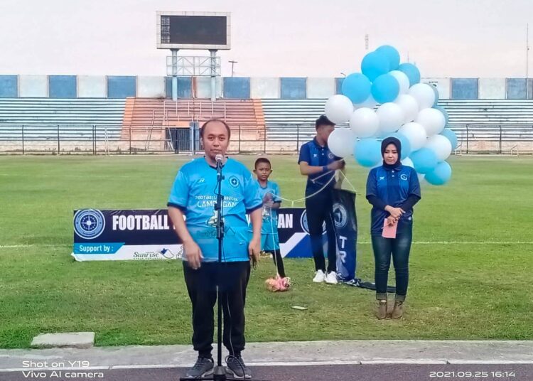 Debby Kurniawan : Lewat Sepak Bola Menjalin Silaturahim Bersama Pecinta Olahraga Sepak Bola Bersama Komunitas Football Traveller Lamongan